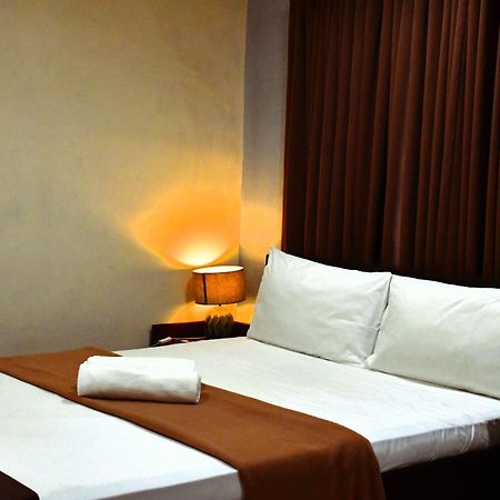 Arzo Hotel Makati Makati City Eksteriør bilde