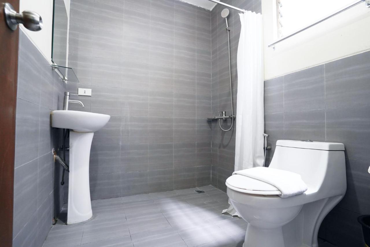 Arzo Hotel Makati Makati City Eksteriør bilde