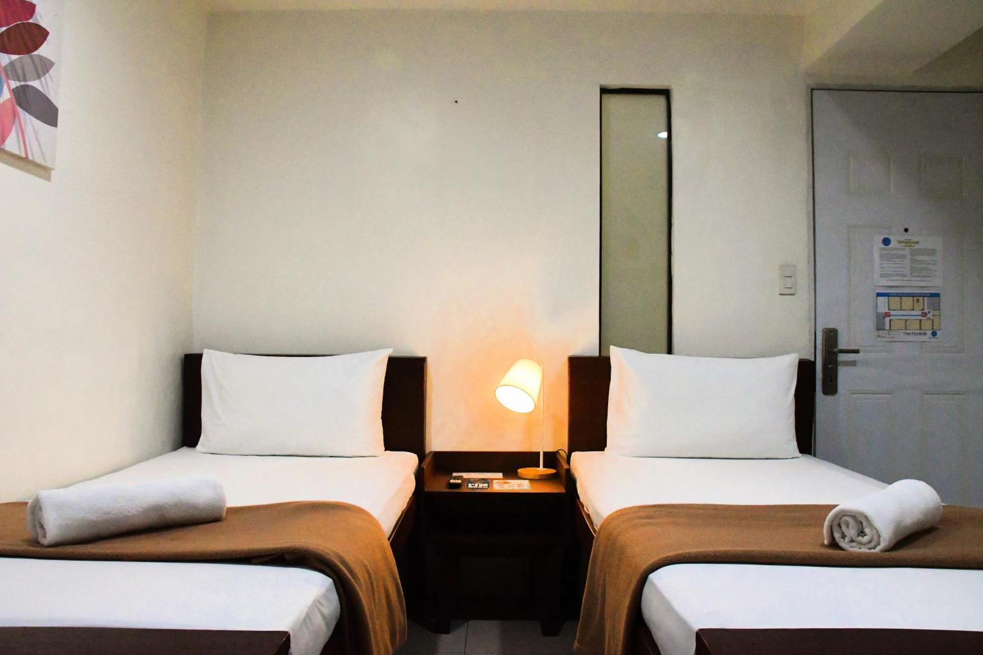 Arzo Hotel Makati Makati City Eksteriør bilde